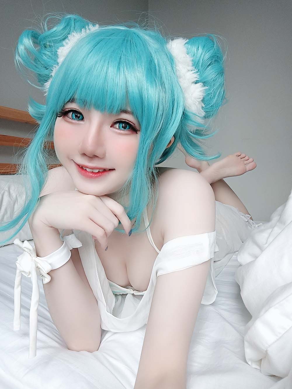 Sally Dorasnow – Miku Bikini 预览图 - 2