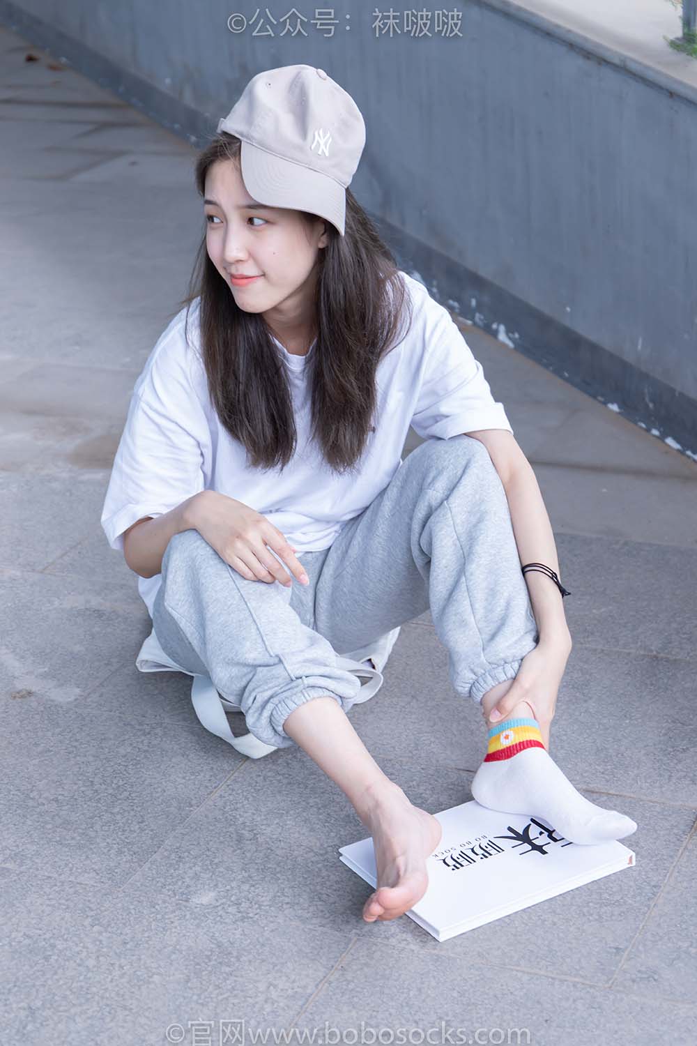 [BoBoSocks袜啵啵]NO.012 泡芙-运动鞋、白棉袜、裸足 预览图 - 2