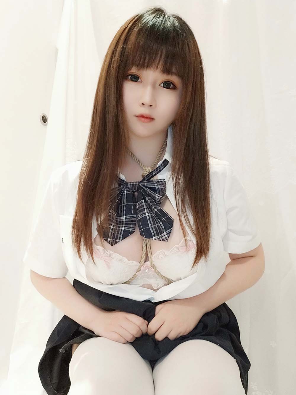 蜜桃少女是依酱呀 – 裙底的秘密 预览图 - 2