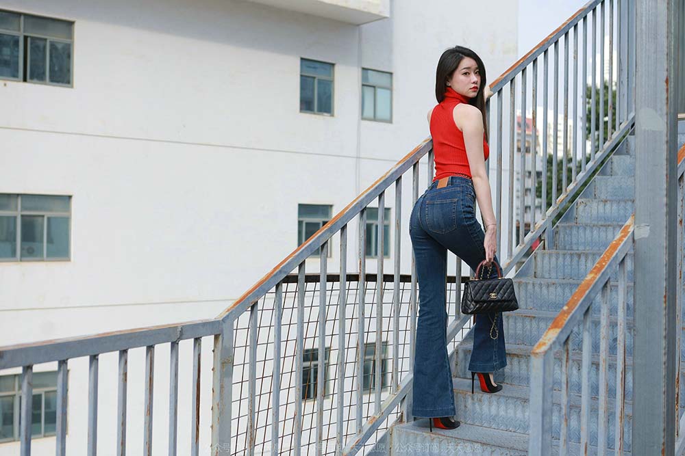 [IESS异思趣向] 2022.02.24 丝享家1011：佳爷《红底高跟库里丝》 预览图 - 2