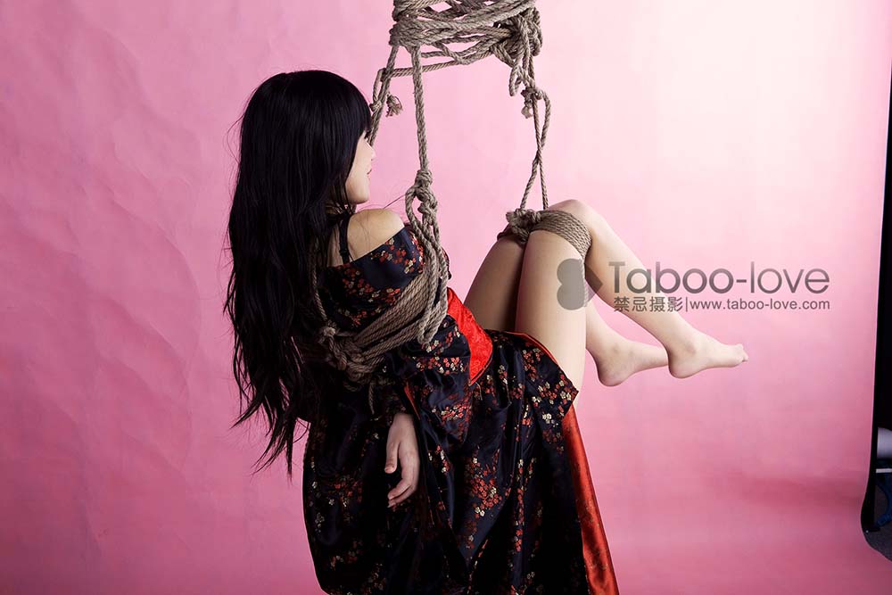 [禁忌摄影]Taboo-love NO.009 阳光房间里日本娃娃 预览图 - 2