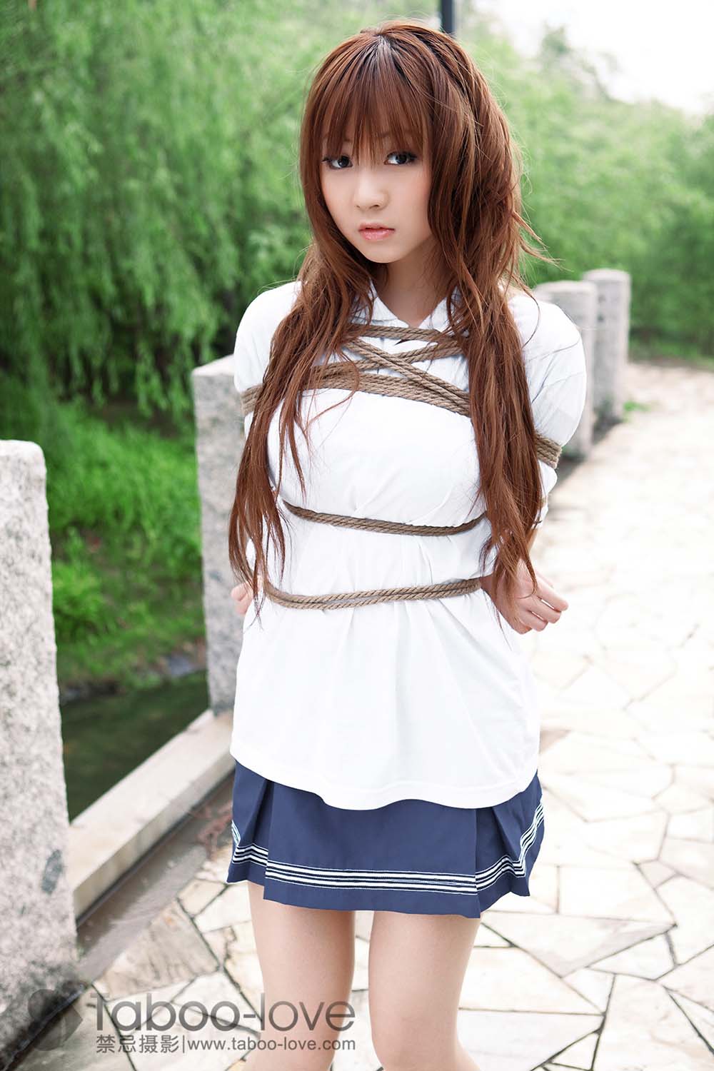 [禁忌摄影]Taboo-love NO.012 学生妹的警服紧缚秋游