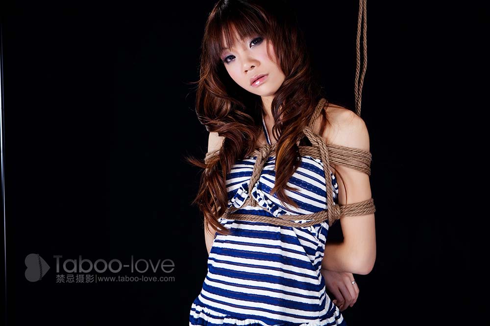 [禁忌摄影]Taboo-love NO.017 安静的小卡の初登场 预览图 - 2