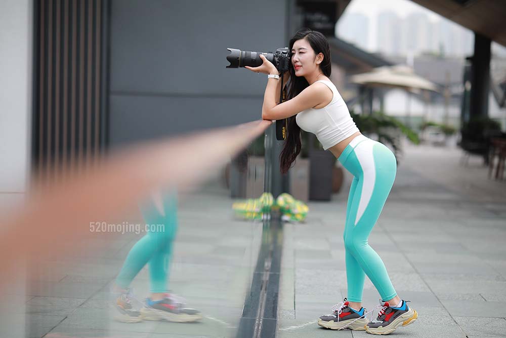 精选街拍作品 NO.0021 激凸紧身瑜伽裤丰满美女超高清图