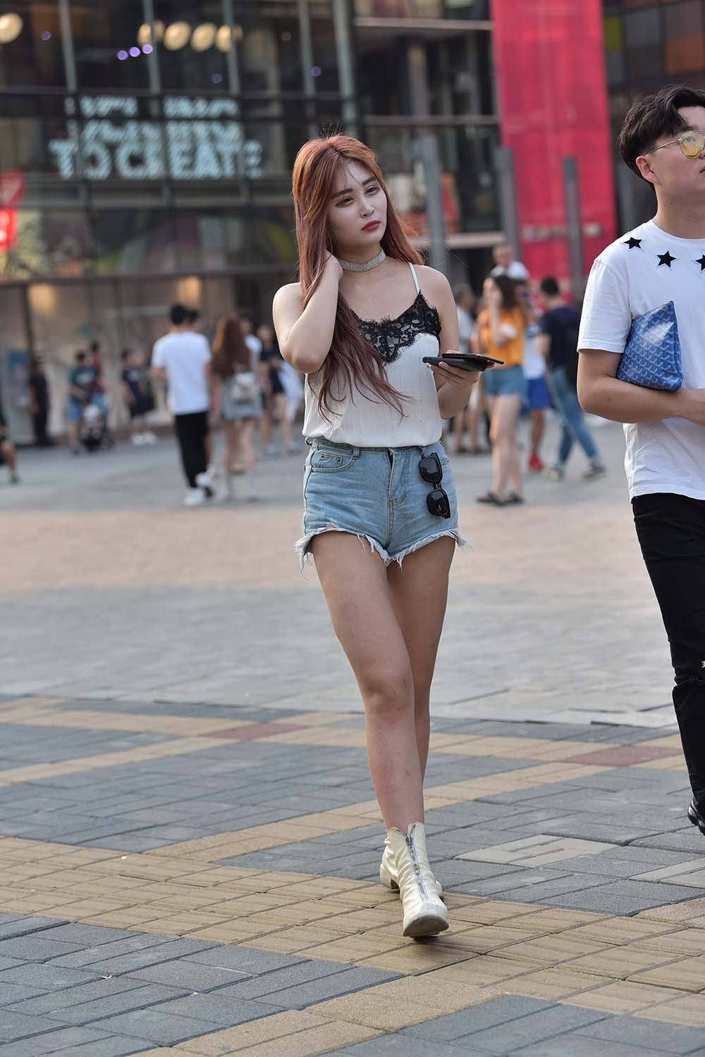 精选街拍作品 NO.0037 热裤小吊带MM高清原图 预览图 - 2