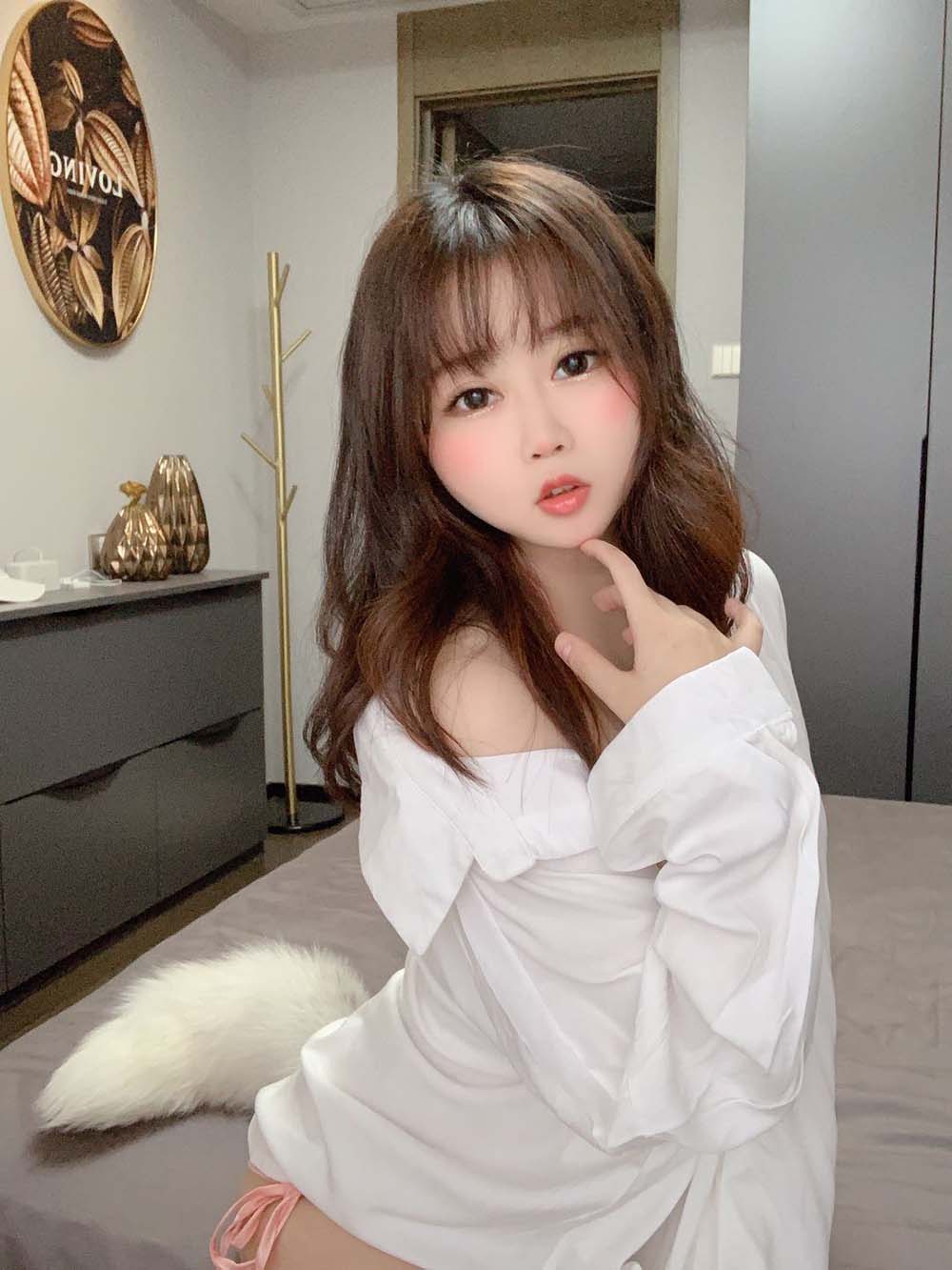 蜜桃少女是依酱呀 – 尾巴