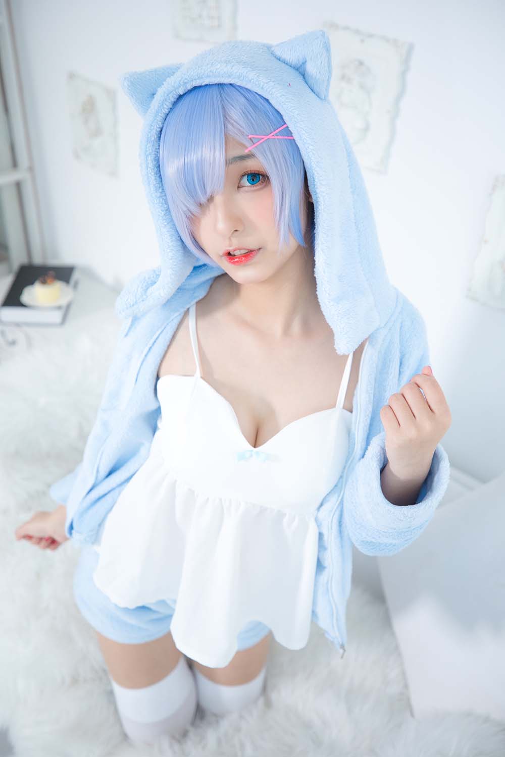 神楽板真冬 – 白丝蕾姆