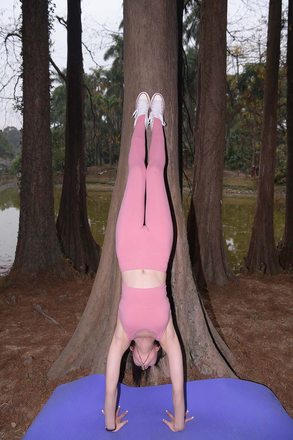 精选街拍作品 NO.0165 两位紧身瑜伽裤美女 预览图 - 2