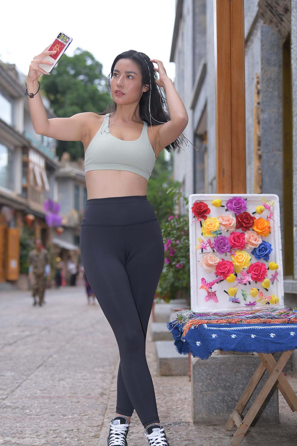 精选街拍作品 NO.0345 红石大理旅拍 第一篇 黑色瑜伽裤美女