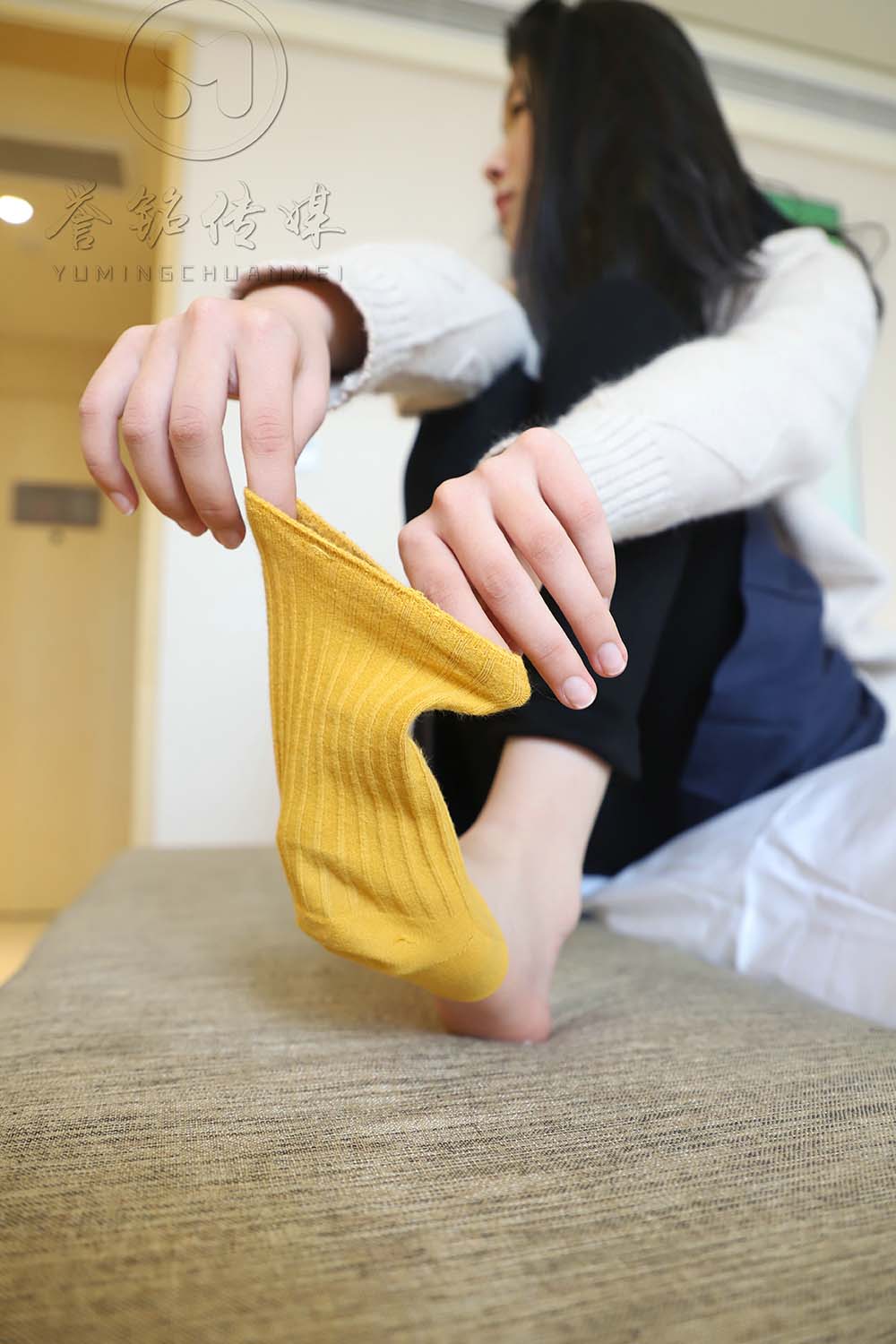 [誉铭传媒]袜足摄影 2019年 NO.015 黄棉袜裸足 预览图 - 2