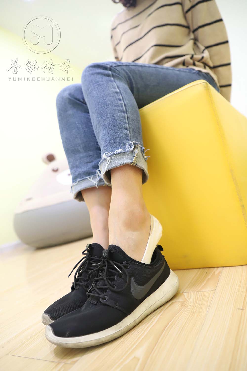 [誉铭传媒]袜足摄影 2019年 NO.023 人美足靓 预览图 - 2