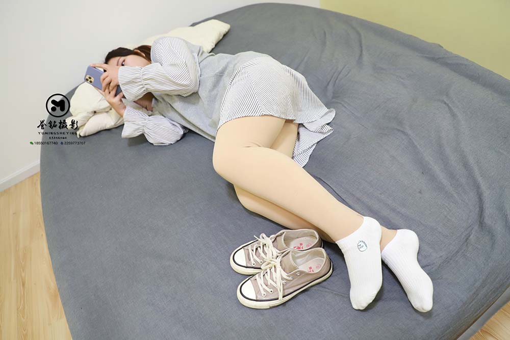 [誉铭传媒]袜足摄影 2020年 NO.002 白船袜肉丝 预览图 - 2