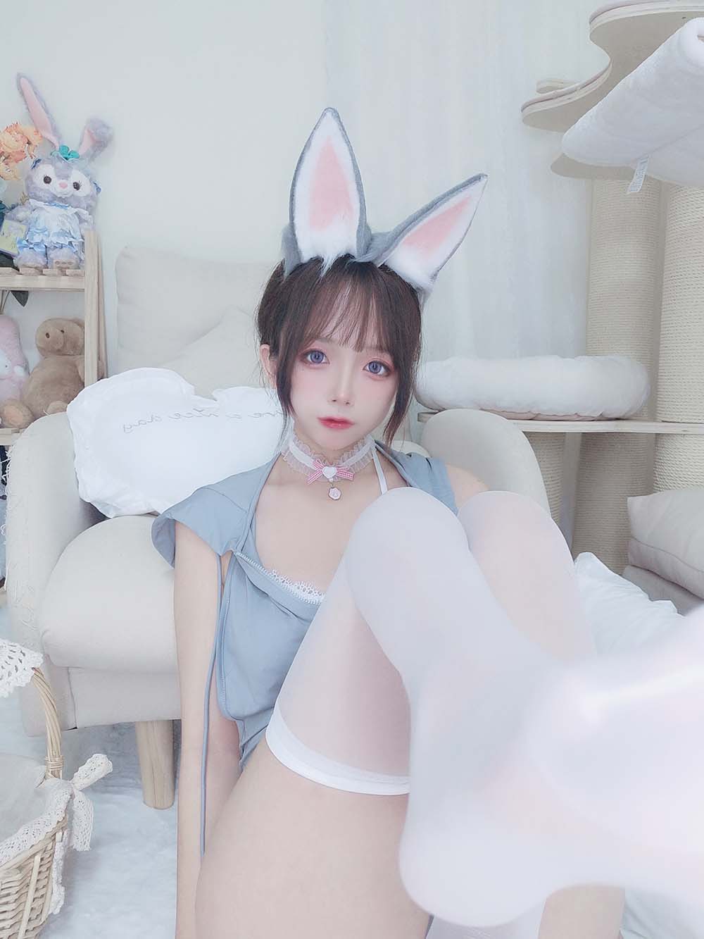日奈娇 – 兔兔卫衣 预览图 - 2