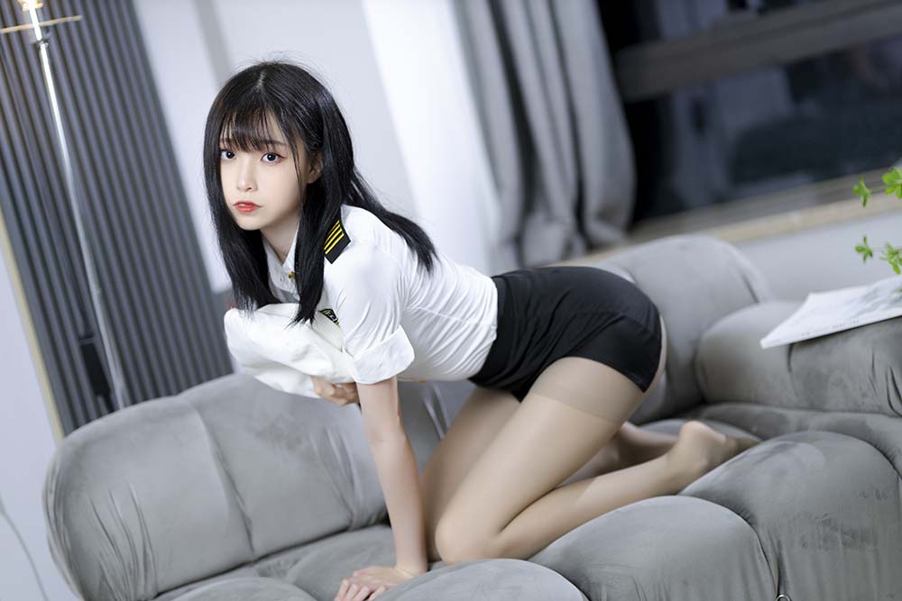 许岚(叁月life) – 灰丝制服