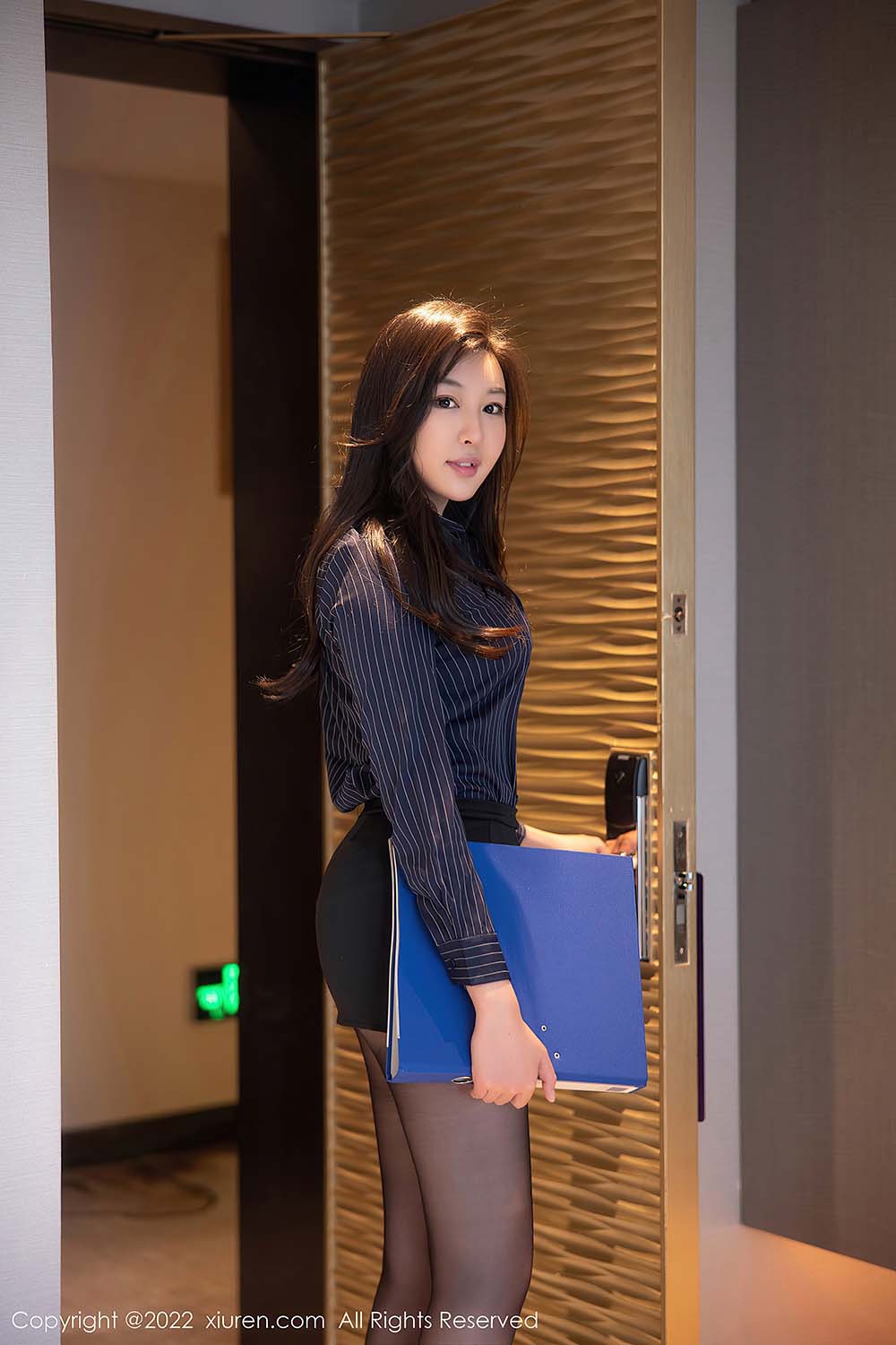 [Xiuren秀人网]2022.09.19 NO.5604 卡卡酱 预览图 - 2