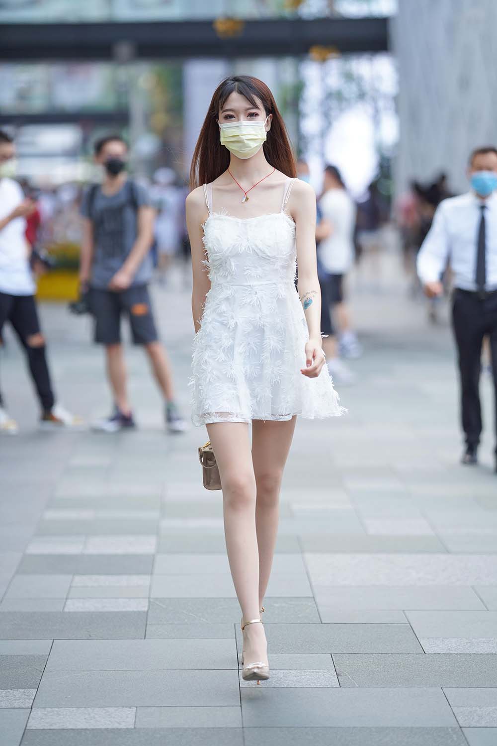 精选街拍作品 NO.0711 牛男街拍 白长直小仙女 好美的腿