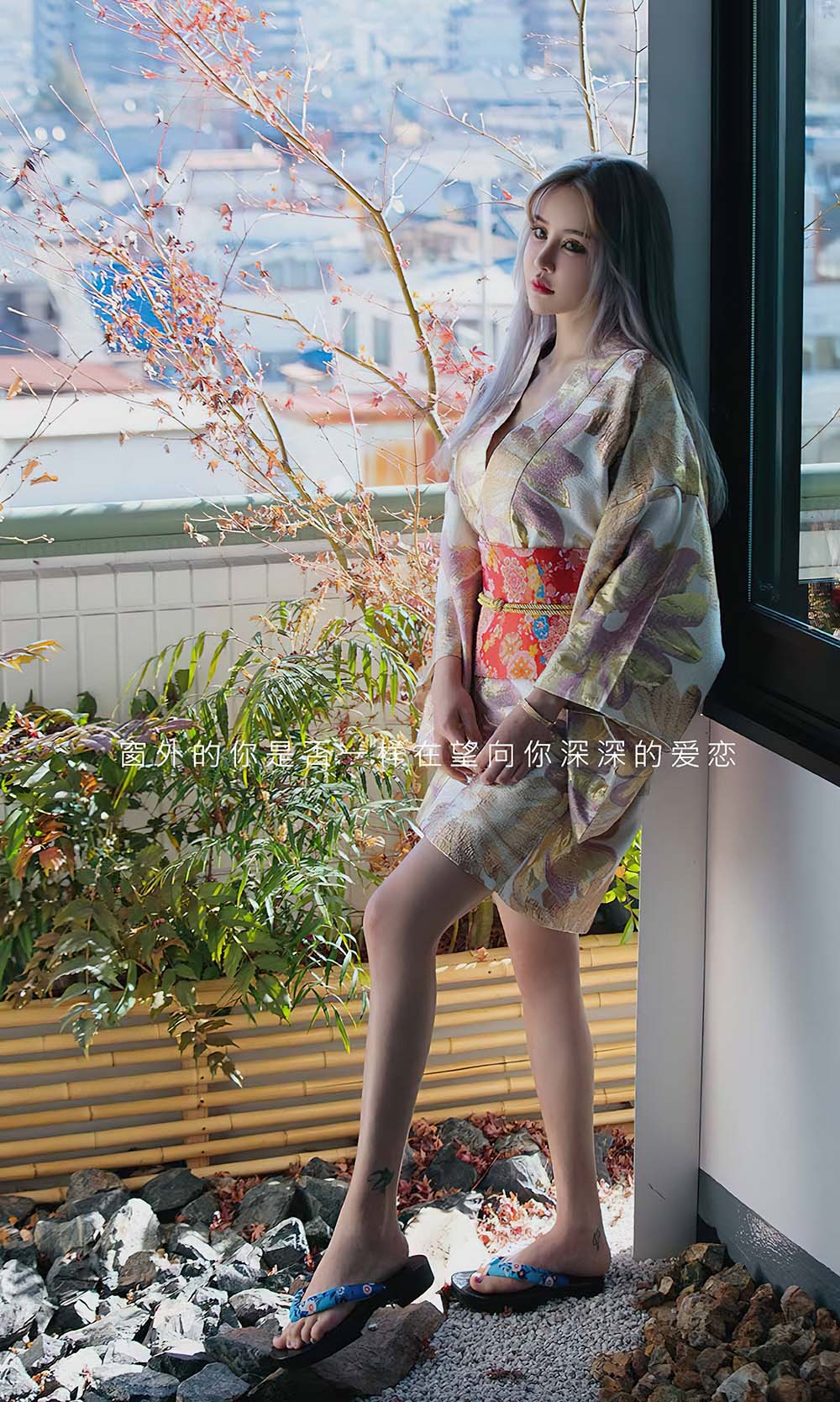 [爱尤物]2022 NO.2440 青树 枫最红时 预览图 - 2