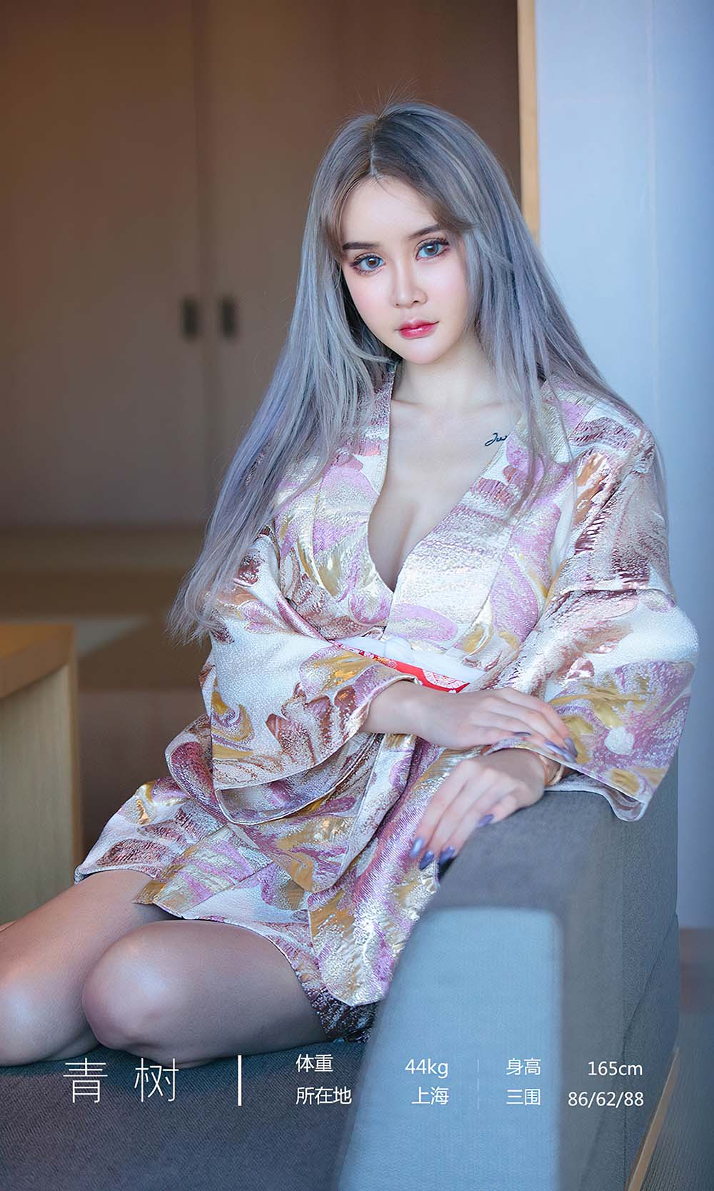 [爱尤物]2022 NO.2440 青树 枫最红时 预览图 - 3