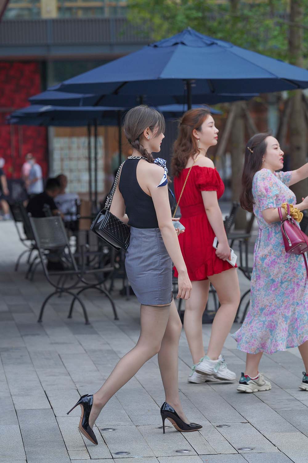 精选街拍作品 NO.0801 牛男街拍 灰丝制服白领