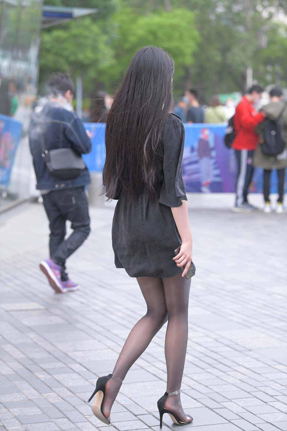 精选街拍作品 NO.0831 红石街拍作品 – 又遇黑丝美女