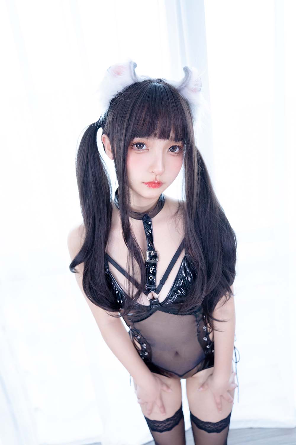 神楽板真冬 – 黑丝与黑胶