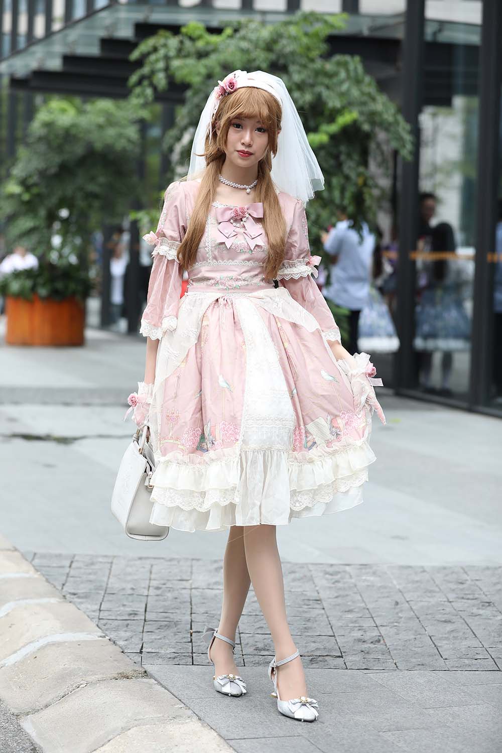 精选街拍作品 NO.0995 辉辉街拍作品 – 灰色丝袜美腿Lolita