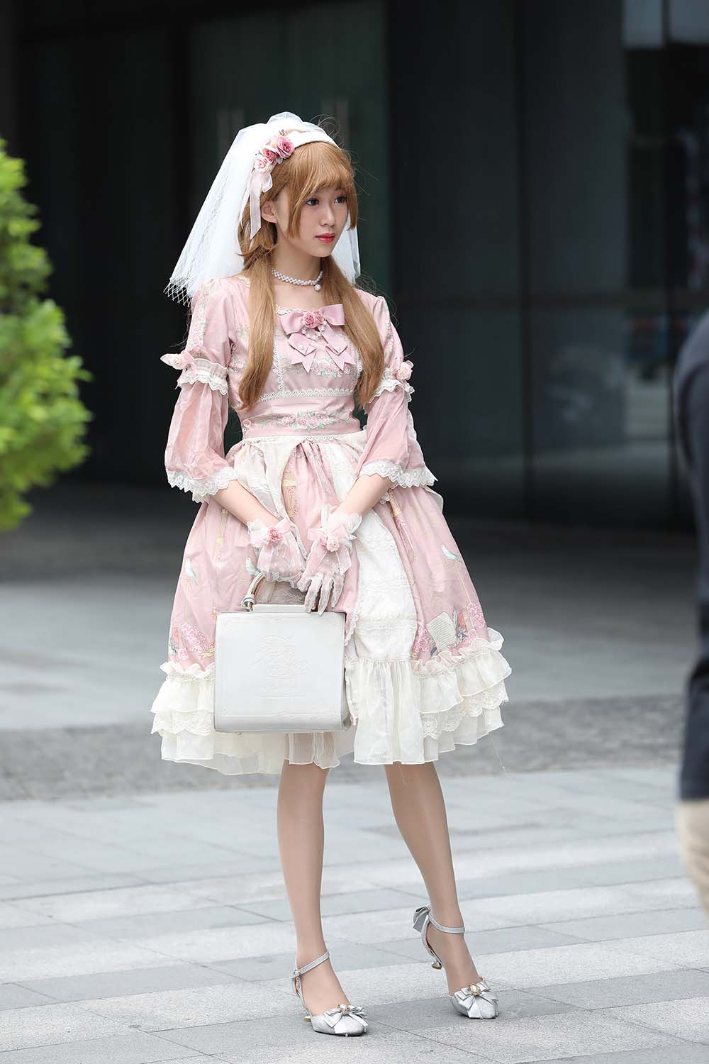 精选街拍作品 NO.0995 辉辉街拍作品 – 灰色丝袜美腿Lolita 预览图 - 2