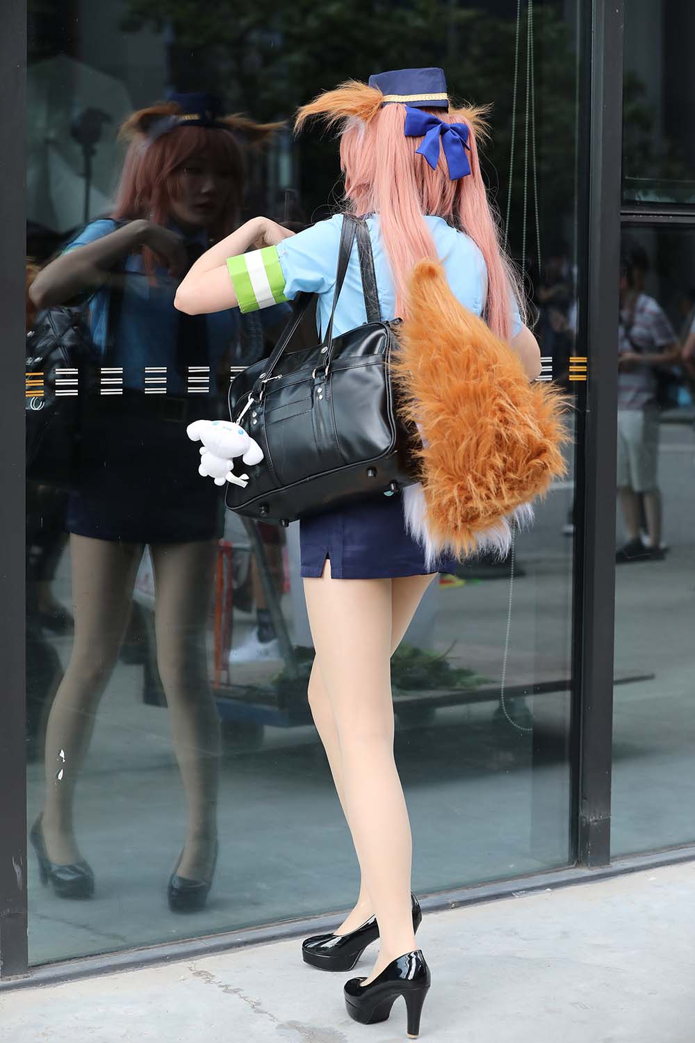 精选街拍作品 NO.1018 辉辉街拍作品 – 极品肉丝美腿狐狸jingguan 预览图 - 2