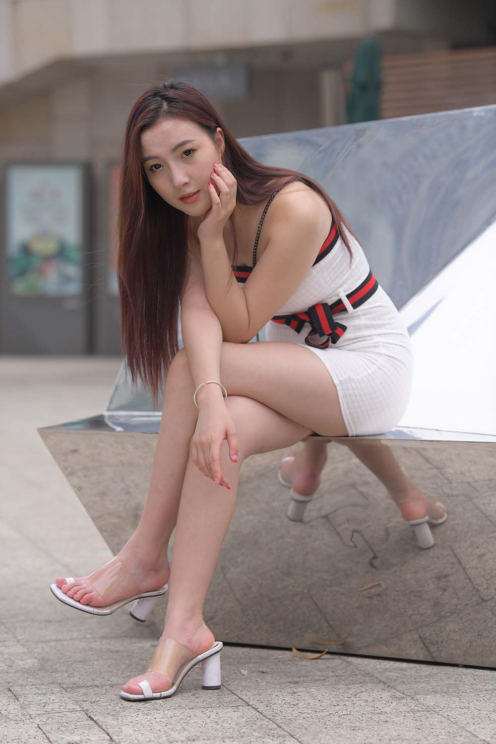 精选街拍作品 NO.1050 一始街拍作品 – 抹胸白裙