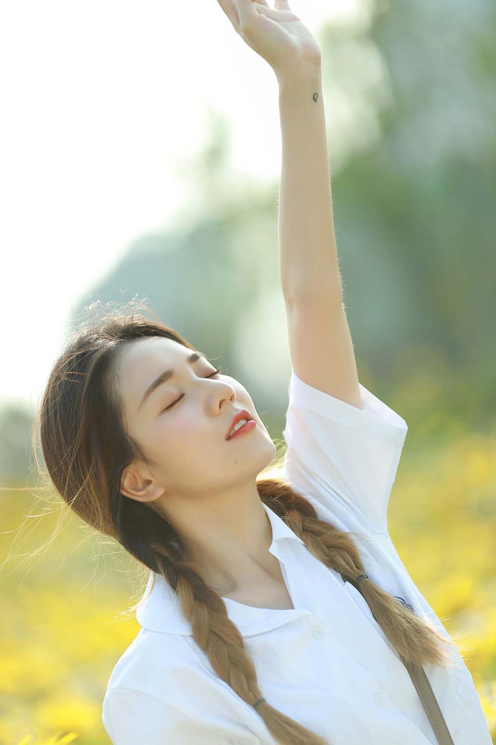 [YITUYU艺图语]2022.07.24 向日葵少女 莎莎 预览图 - 2