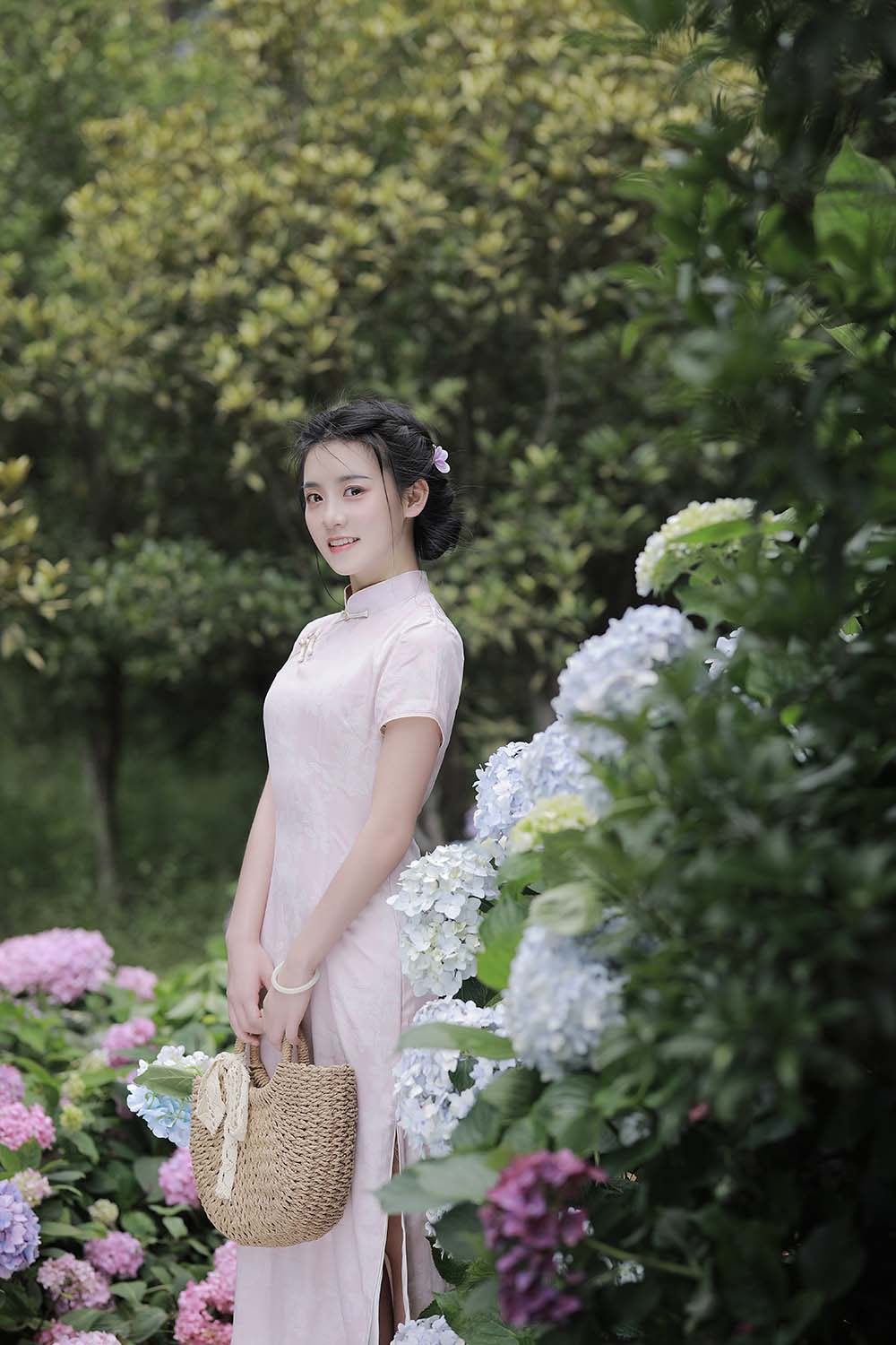 [YITUYU艺图语]2022.07.25 旗袍与绣球 Dear-郑同学 预览图 - 2