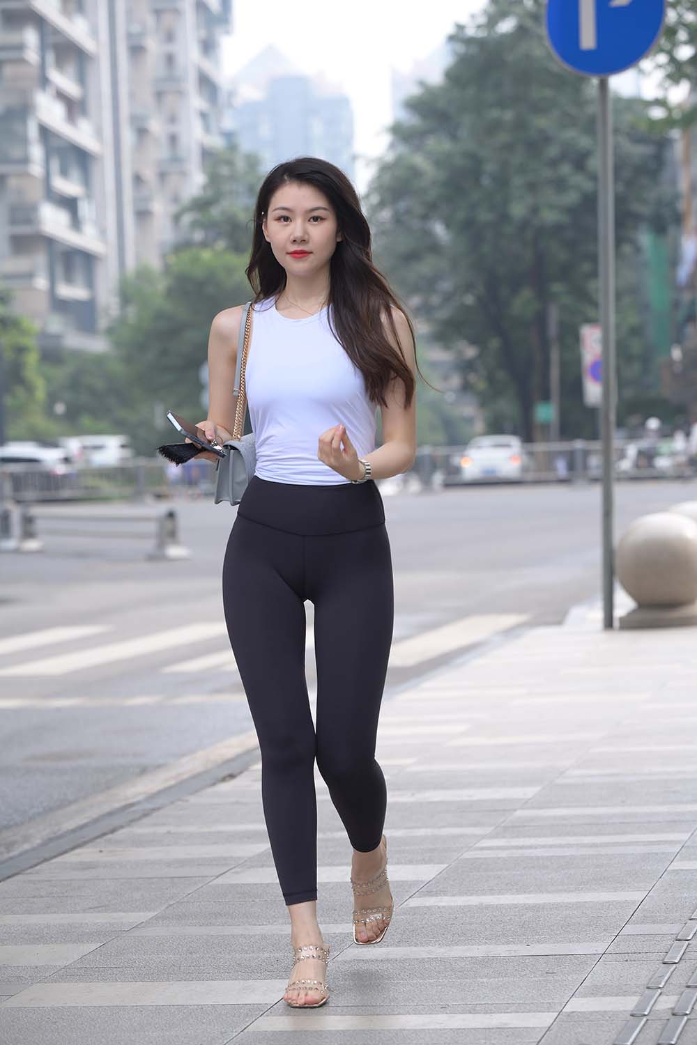 精选街拍作品 NO.1264 不吃鸡蛋街拍作品 – 传闻