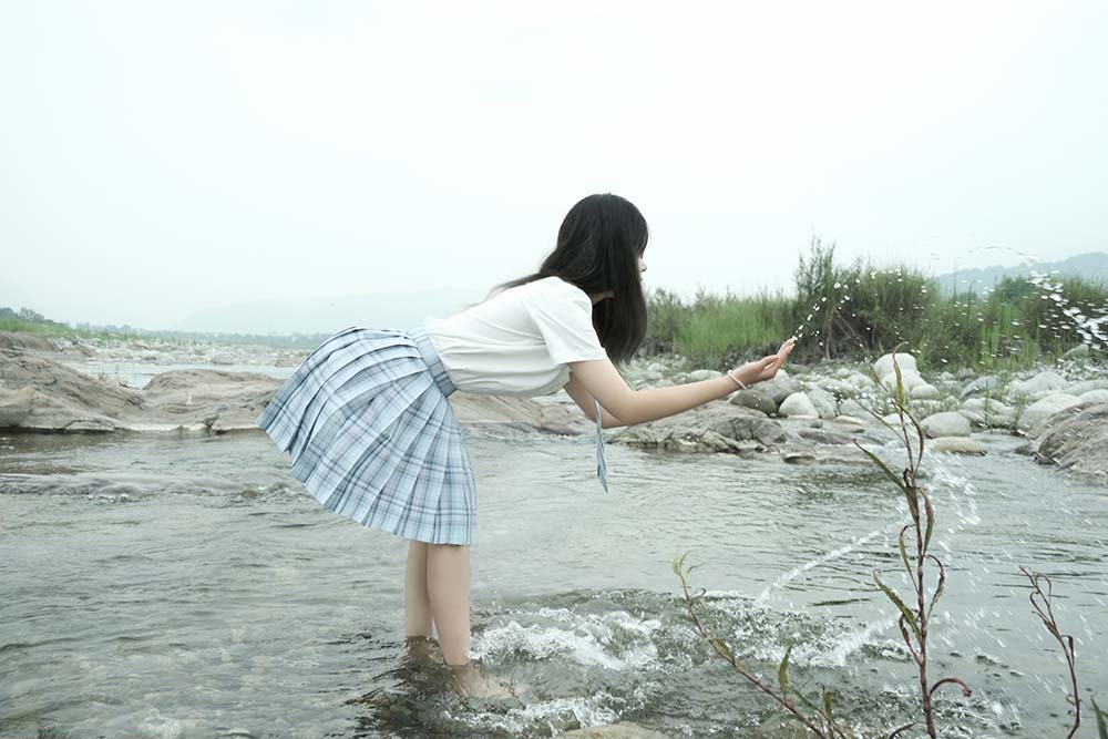 eloise软软 – 河边JK 预览图 - 2