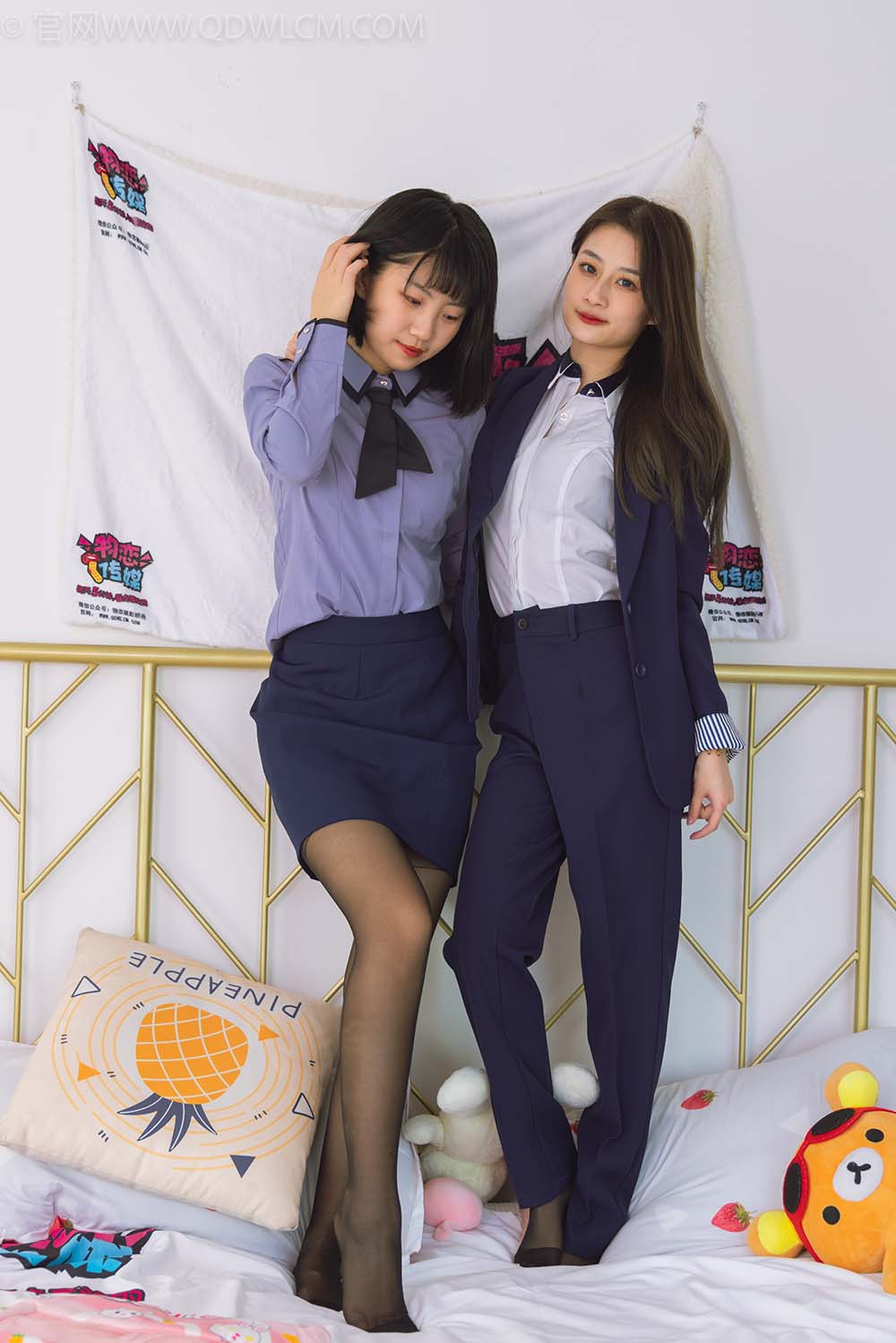 物恋传媒 NO.1498 暗月&卿卿-办公室闺蜜 预览图 - 2