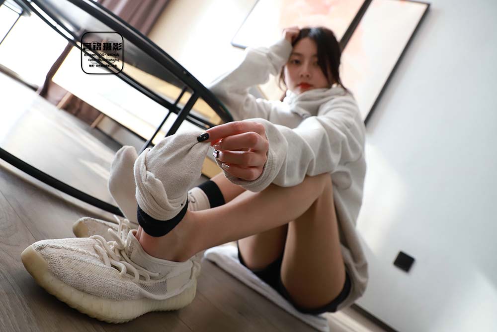 [誉铭传媒]袜足摄影 2023年 NO.005 预览图 - 2