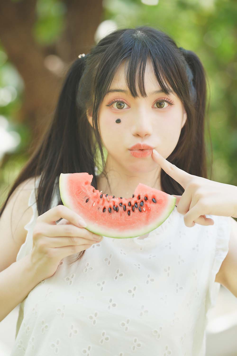 [YITUYU艺图语]2022.09.05 夏日少女与西瓜 贰加六 预览图 - 2