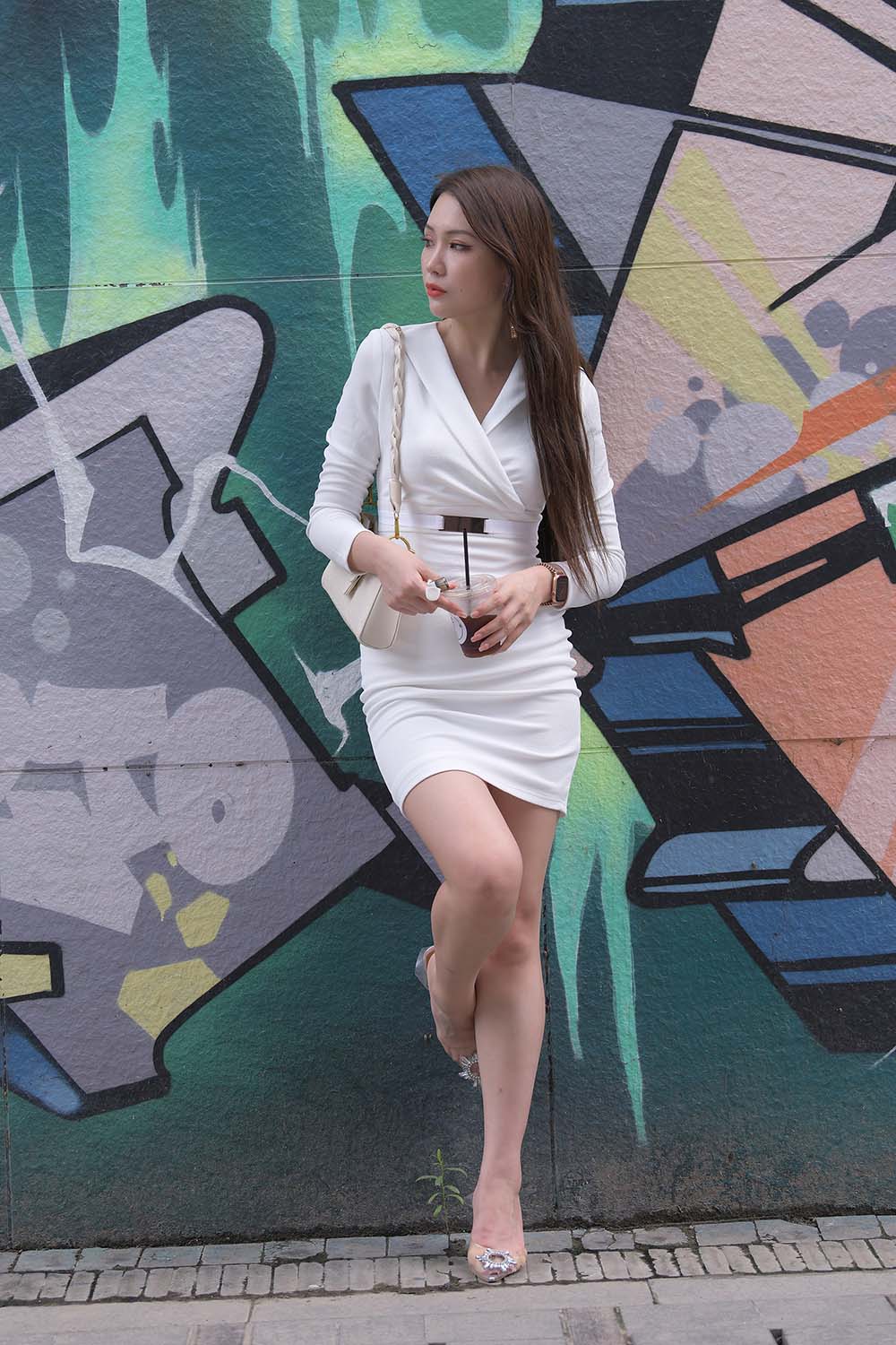 精选街拍作品 NO.1380 一只麋鹿摄影作品 – 白裙韵味美女 预览图 - 2