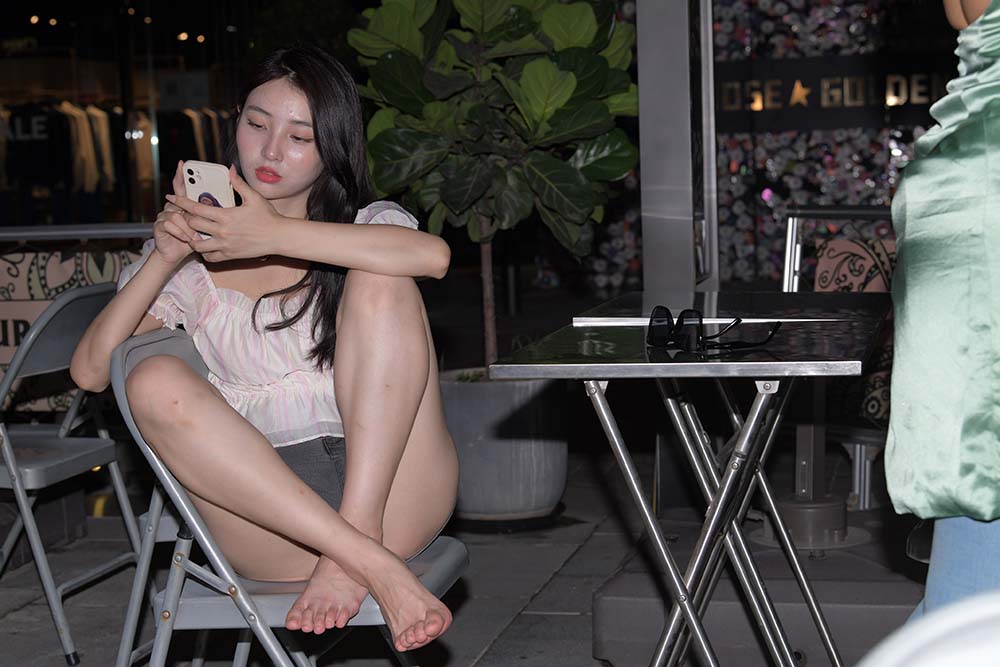 精选街拍作品 NO.1384 一只麋鹿摄影作品 – 夜色如水