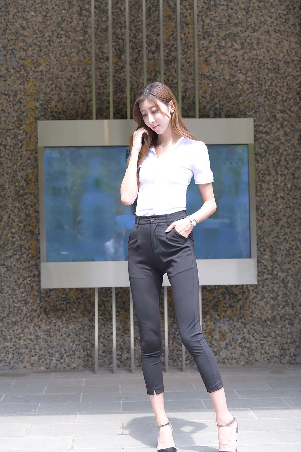 精选街拍作品 NO.1393 一只麋鹿摄影作品 – 黑色西裤美女