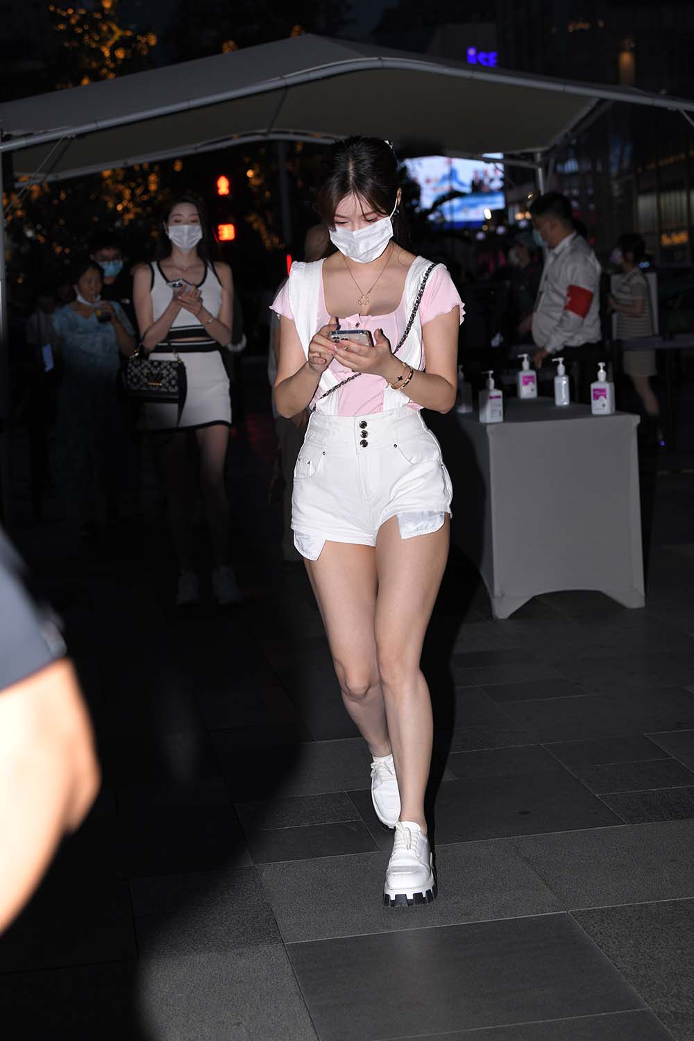 精选街拍作品 NO.1411 超短白裤