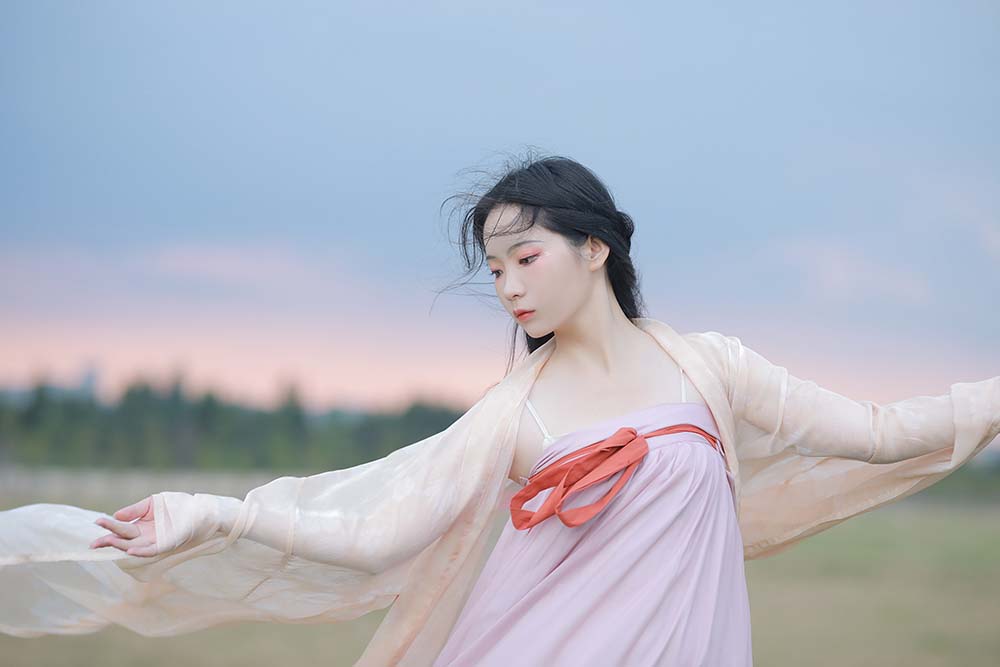 [YITUYU艺图语]2022.09.26 不归客 落花人独立 预览图 - 2
