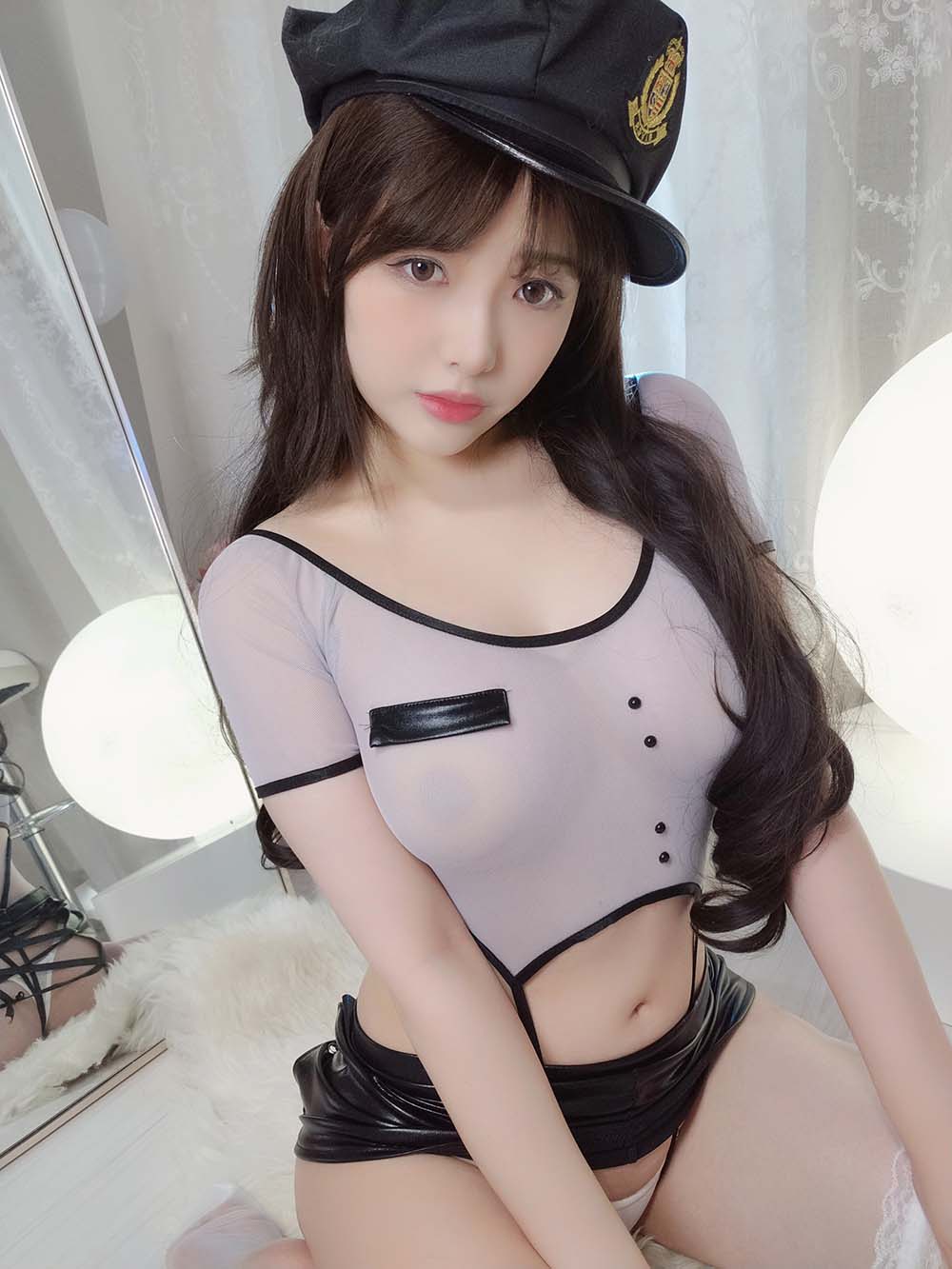 雯妹 – 性感皮裙 预览图 - 2