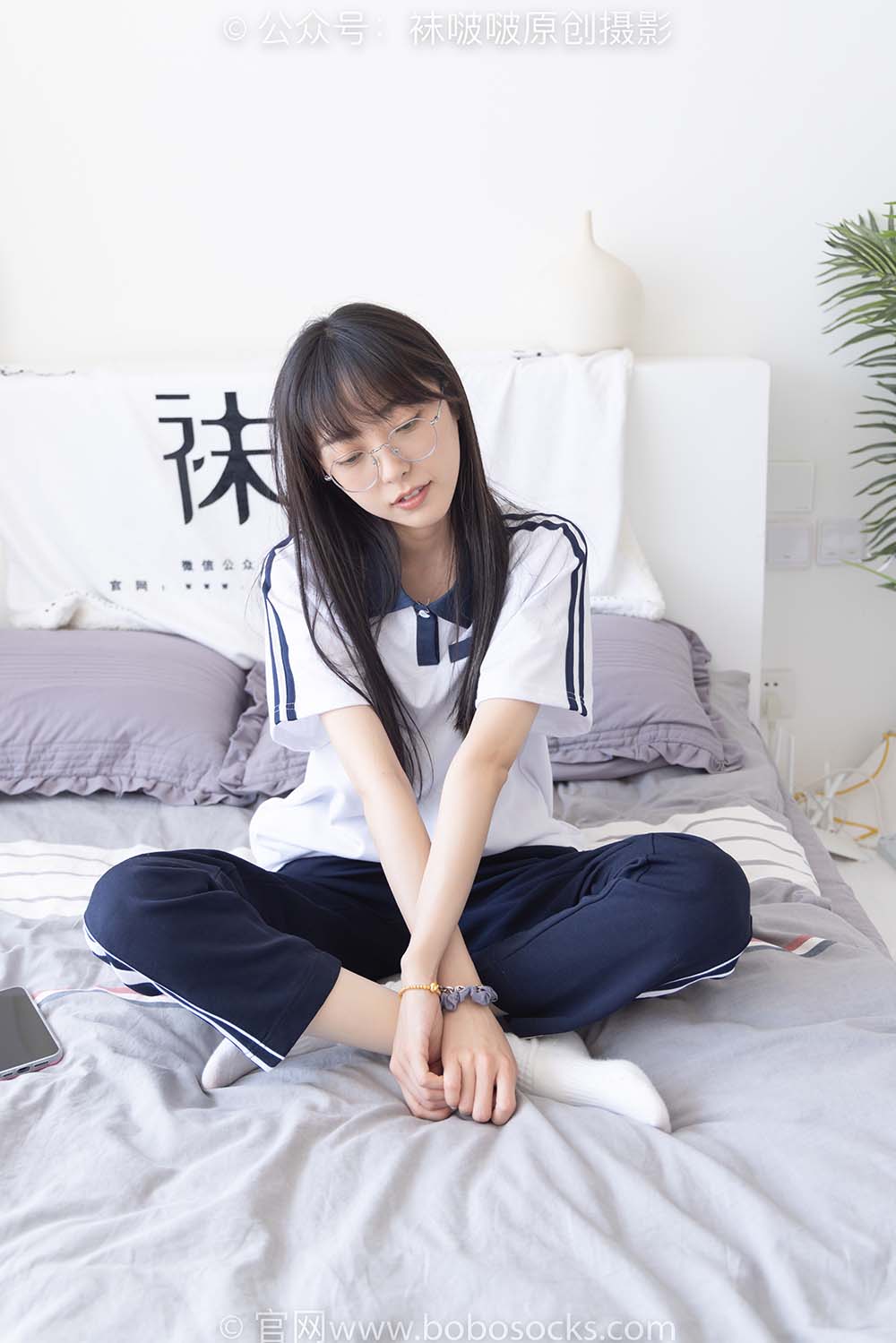 [BoBoSocks袜啵啵]NO.207 稚予-aj板鞋、白棉袜、油亮白丝、校服裤里丝