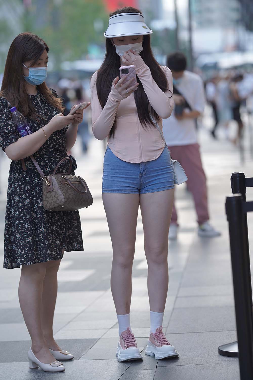 精选街拍作品 NO.1505 美腿少妇 预览图 - 2