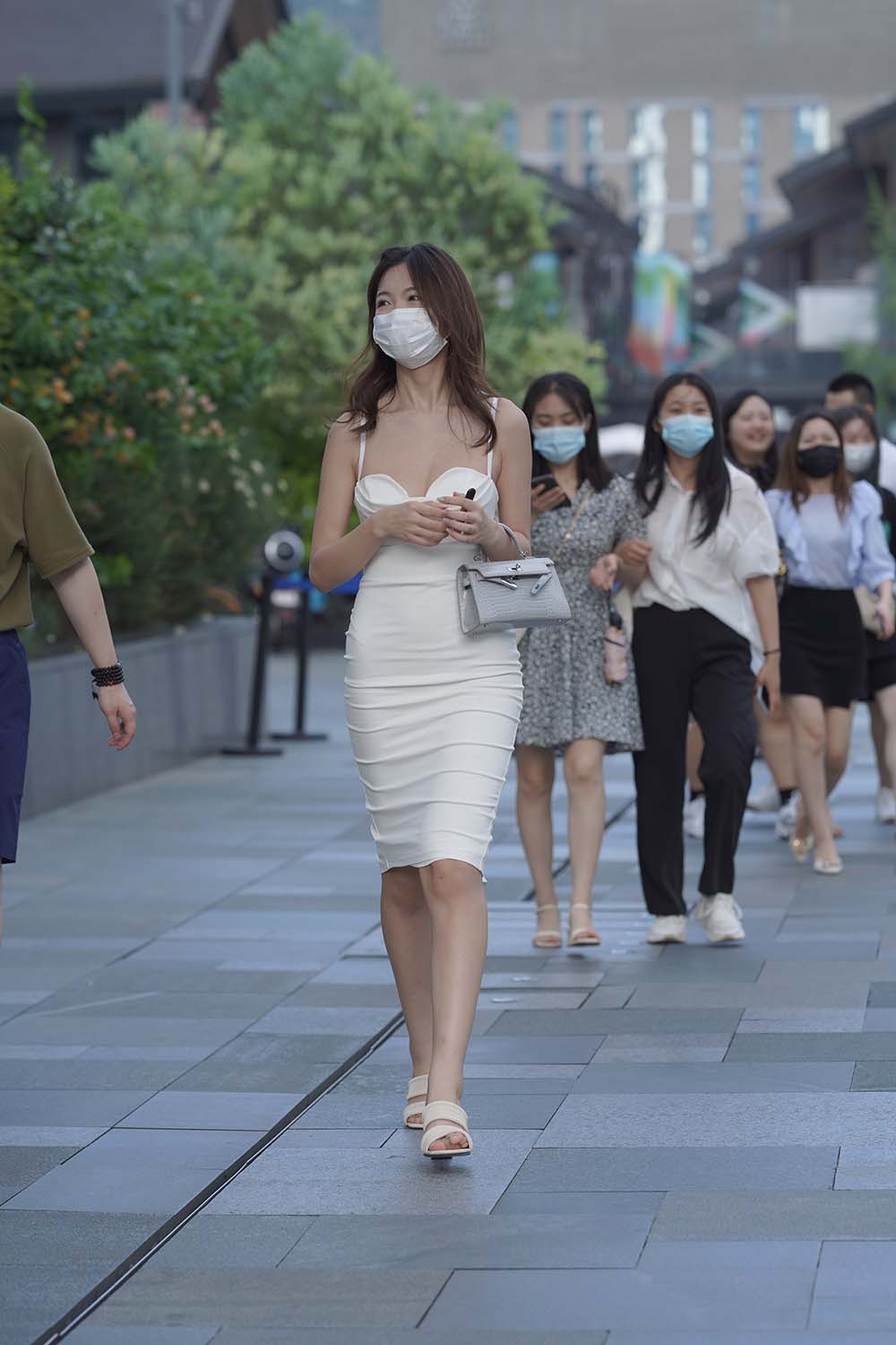 精选街拍作品 NO.1507 白色包臀裙少妇 预览图 - 2