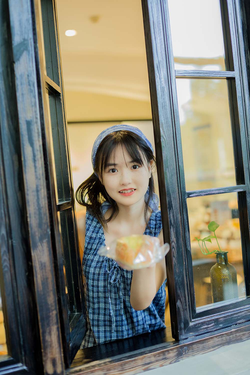 [YITUYU艺图语]2022.10.17 面包店打工日 小怡妹妹cute 预览图 - 2