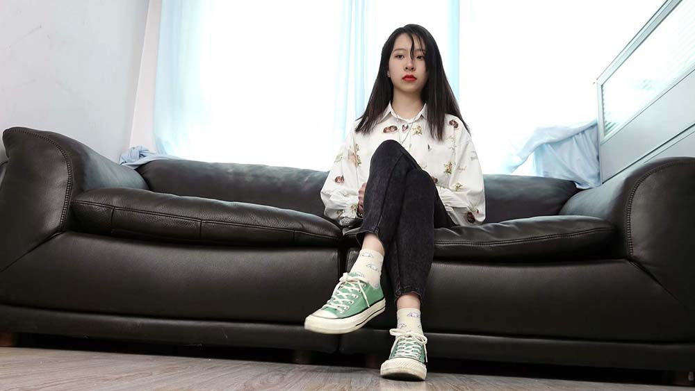 [Sexy Asian Girls Feet]NO.032 初恋般记忆的小女生YIYI近距离秀脚