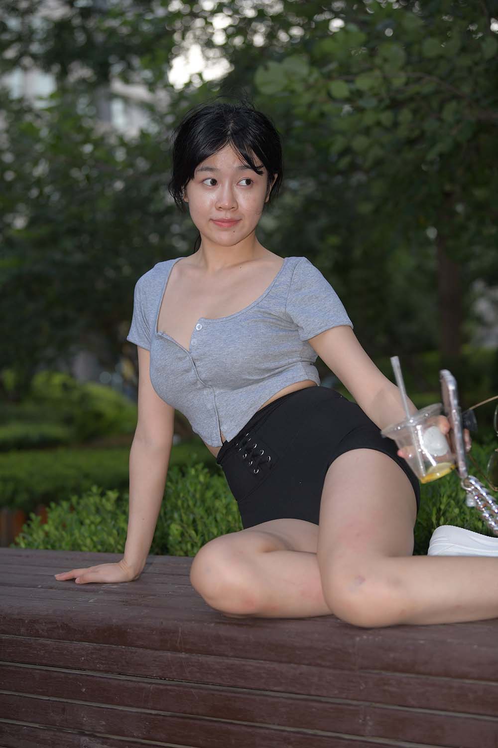 精选街拍作品 NO.1521 一始街拍作品 – 喜欢看星座的女孩 预览图 - 2