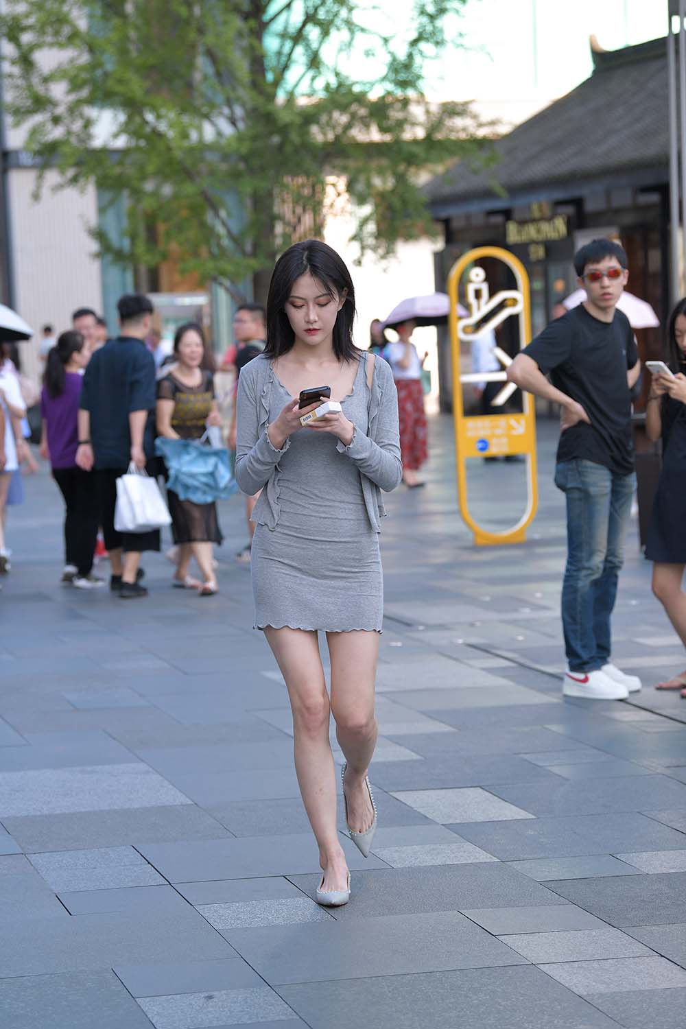 精选街拍作品 NO.1530 连体紧身包臀裙美女