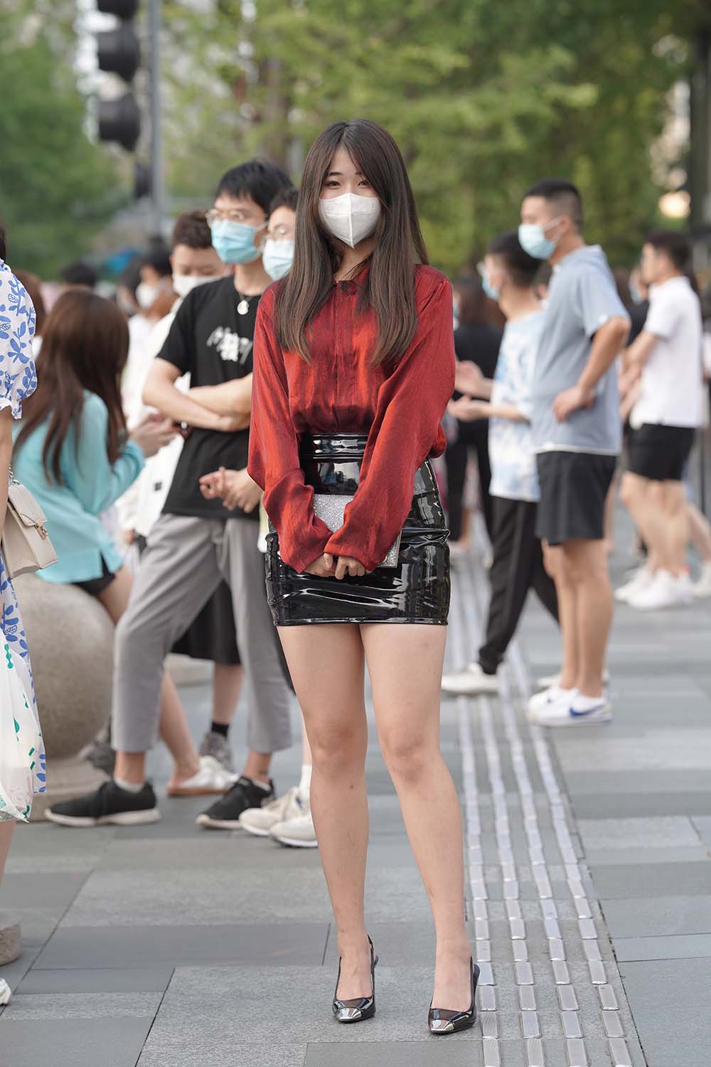 精选街拍作品 NO.1567 红衣黑色皮裙小姐姐